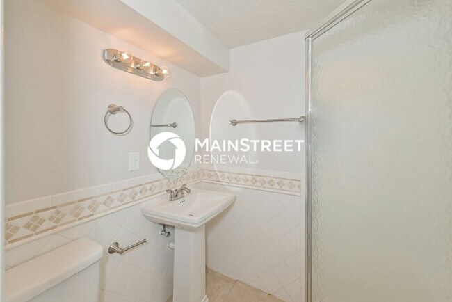 Building Photo - 4 Bedroom Pet-Friendly Home in KNOXVILLE, TN with Main Street Renewal