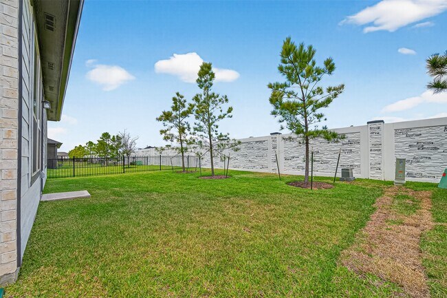 Building Photo - 8047 Prospect Dr