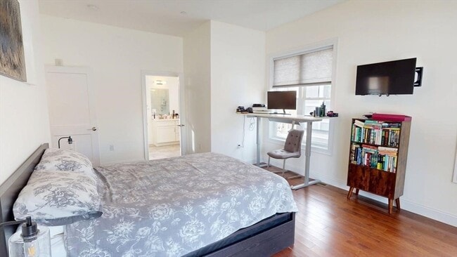 Building Photo - 4 Market St