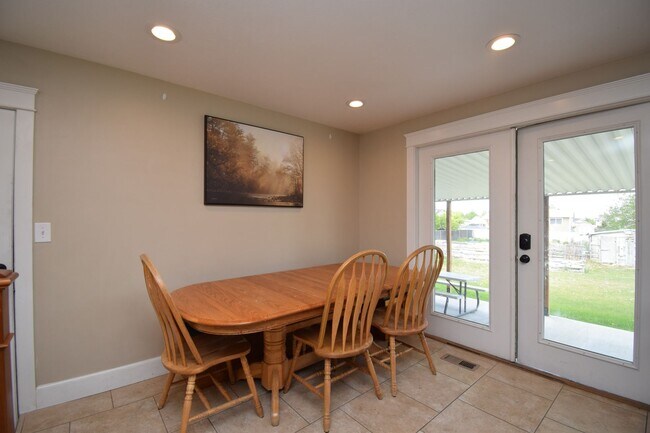 Building Photo - Updated 5 Bed West Valley Gem with Great Layout & Outdoor Living Space!!