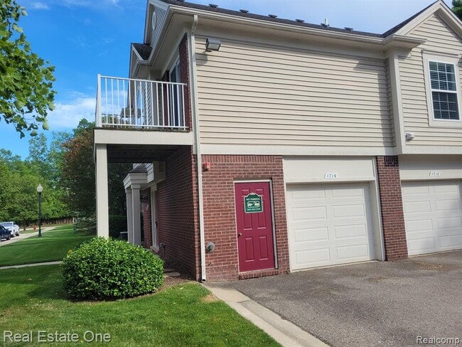 Building Photo - 1716 Deepwood Cir