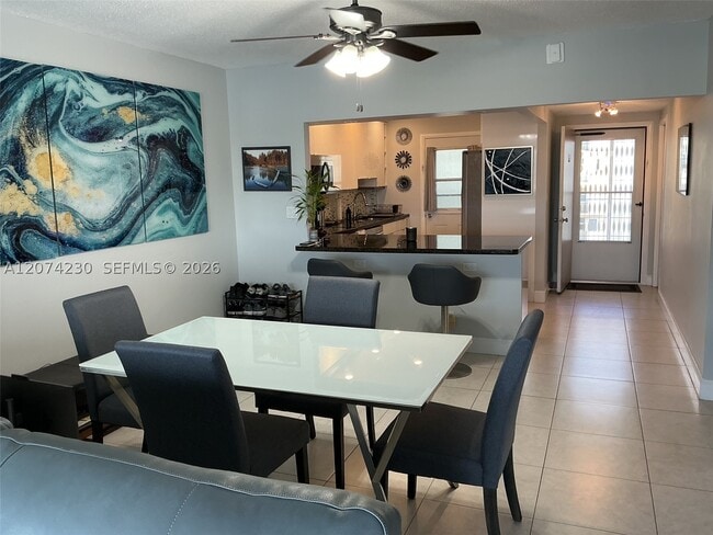 Building Photo - 400 Golden Isles Dr