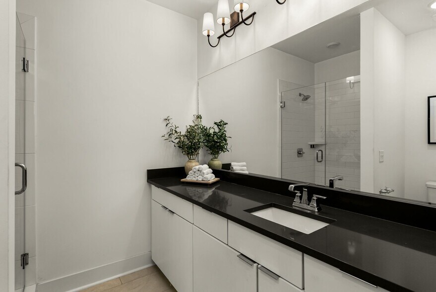 Building Photo - 1613 Marshall Hollow Dr