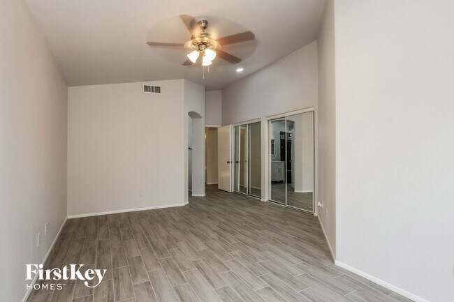 Building Photo - 4605 E Grovers Ave