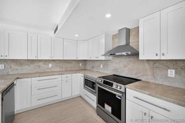 Building Photo - 209 N Fort Lauderdale Beach Blvd