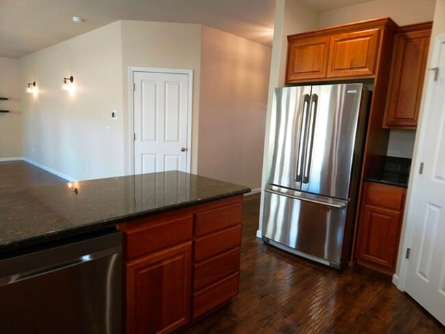 Building Photo - 4Bd/2.5Ba Two Story House - Available to View!