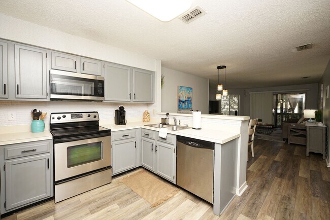 Building Photo - 55 Bay Dr