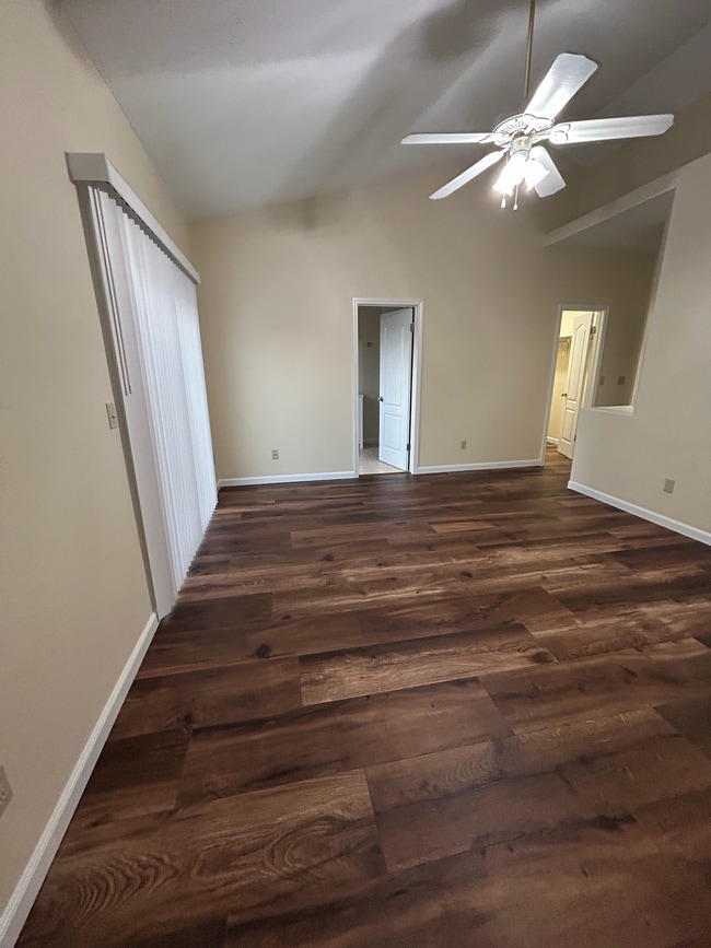 Building Photo - 366 Hollyhock Cir