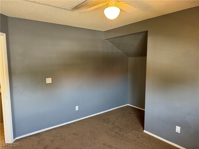 Building Photo - 10041 Dove Ridge Dr