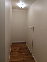 Building Photo - 4 Hillside Cv