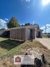 Building Photo - 1017 Saratoga St