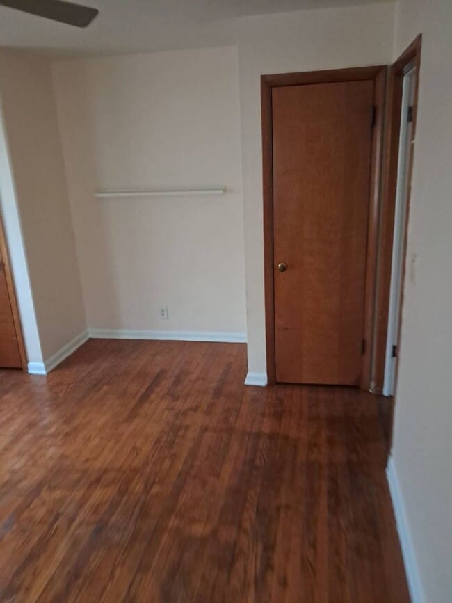 Building Photo - 2223 W Rohr Ave