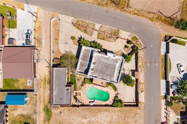 Building Photo - 682 Alto Bonito St