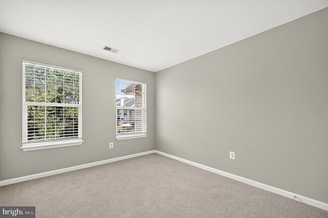Building Photo - 8381 Millwood Dr