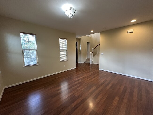 Building Photo - Pet-Friendly Spacious Solar-Powered Home i...