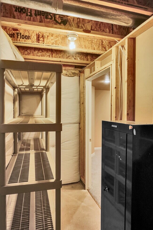 Building Photo - $2,695.00, 4 bed, 3.5 bath, located in Col...