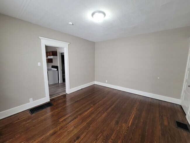 Building Photo - Moore 307 - I2I