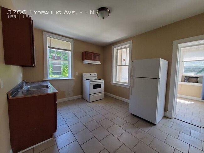 Building Photo - 3706 Hydraulic Ave