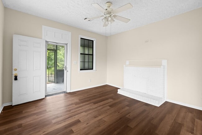 Building Photo - Charming 4 Bedroom, 2 Bathroom house