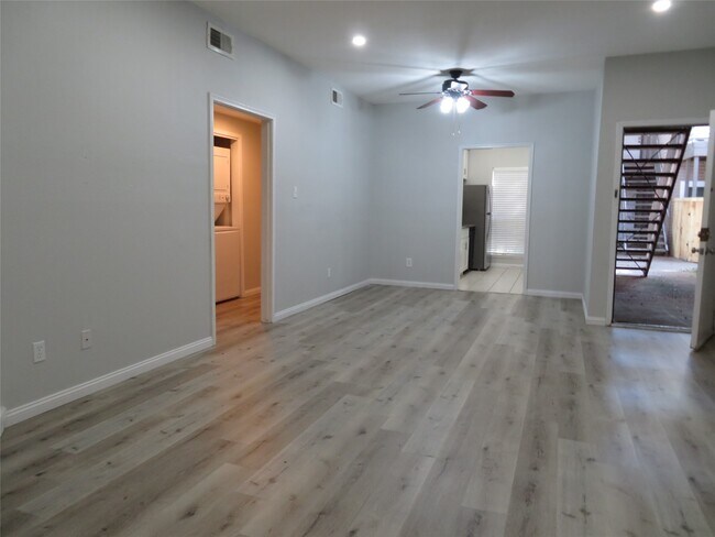 Building Photo - 9707 Richmond Ave.