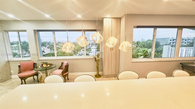 Building Photo - 329 SE 3rd St