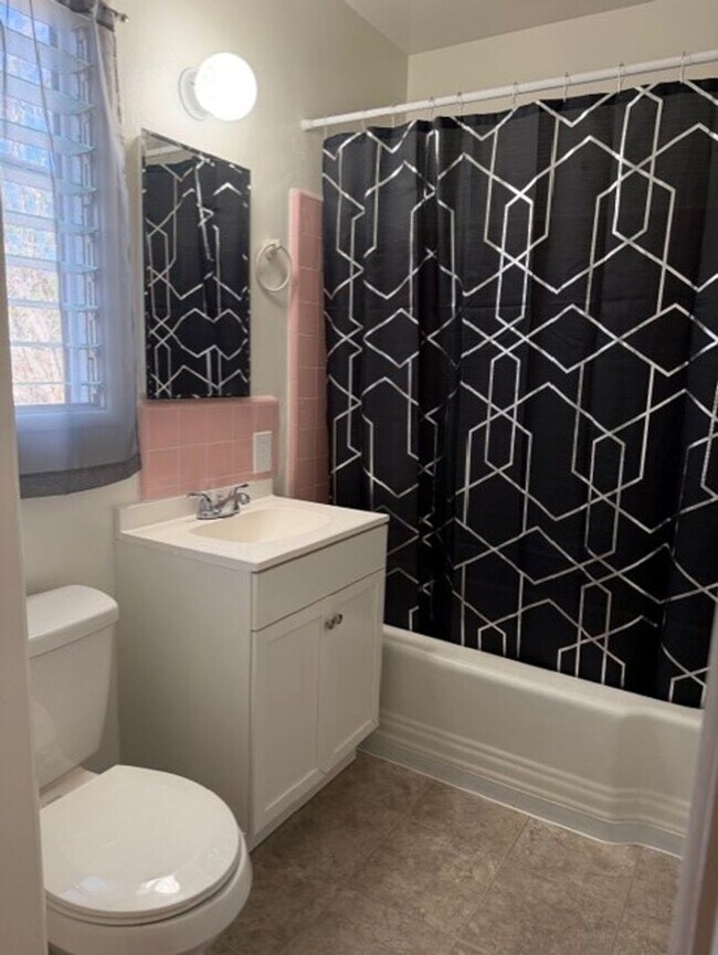 Building Photo - 1055 Thompson Ave