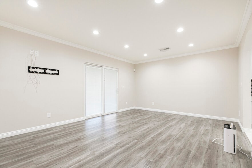 Building Photo - 8215 Saint Clair Ave