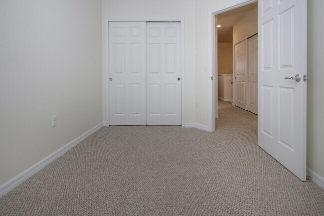 Building Photo - 3 Bedroom 2.5 Bath Townhome San Michele