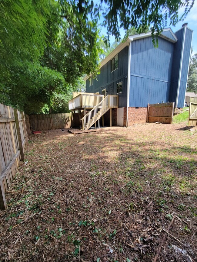 Building Photo - 102 Bramble Ct
