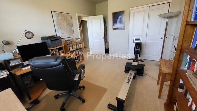 Building Photo - Beautiful 3 BD | 2.5 BA Near Tanner Creek ...