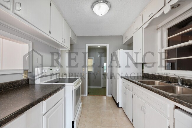 Building Photo - 1713 S Faulders Ln