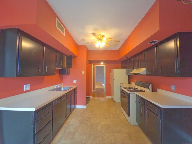 Building Photo - 421 Wethersfield Ave