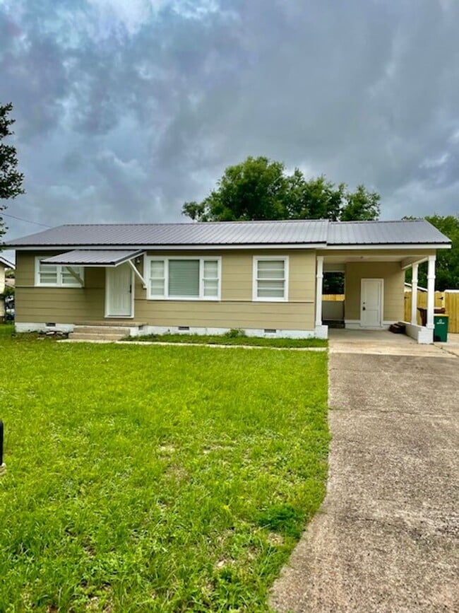 Primary Photo - Cute beach bungalow in Biloxi, MS!