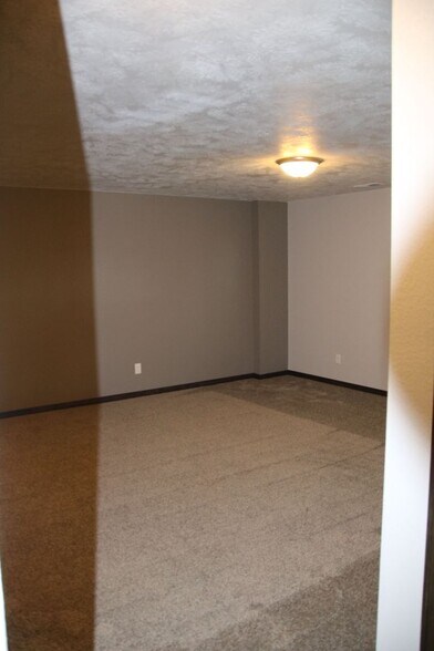Building Photo - 3606 S Outfield Cir