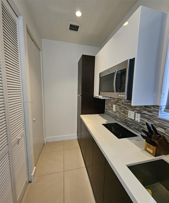 Building Photo - 6410 NW 105th Pl