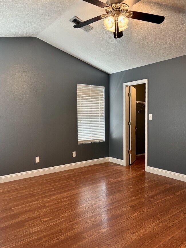 Building Photo - 3617 Cameo Dr