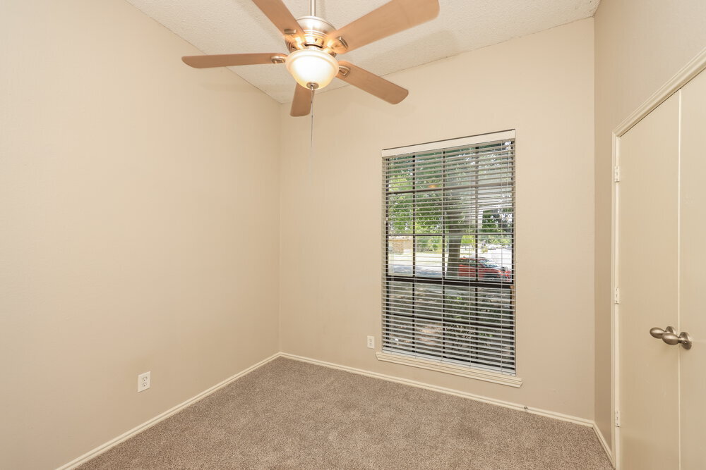 Building Photo - 2605 Hartford Ln