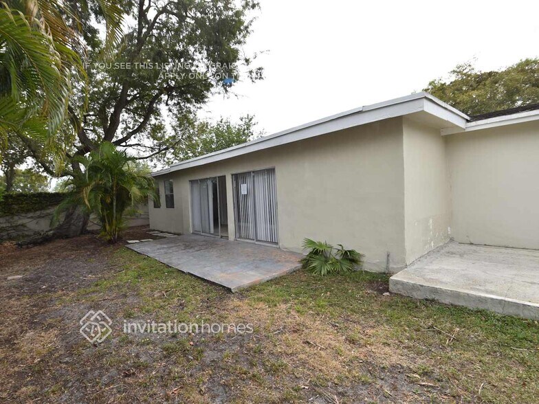 Building Photo - 8841 NW 21st Manor