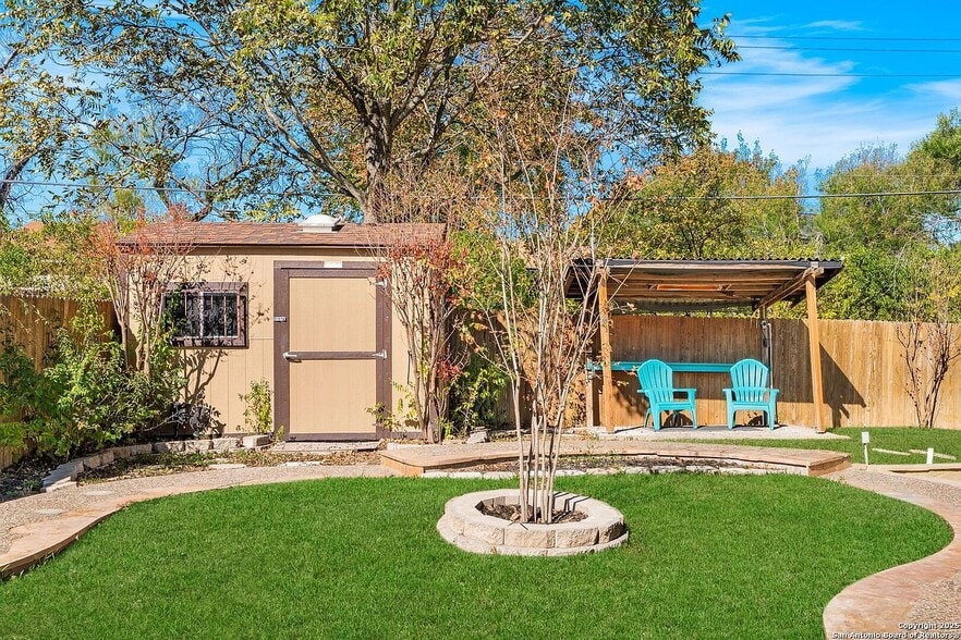 Building Photo - 13934 Mission Valley