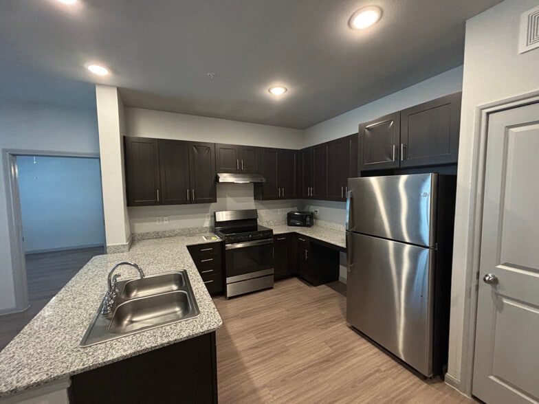 Building Photo - 950 FM2001