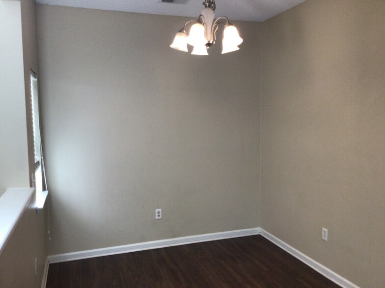 Building Photo - 121 Caribbean Village Dr