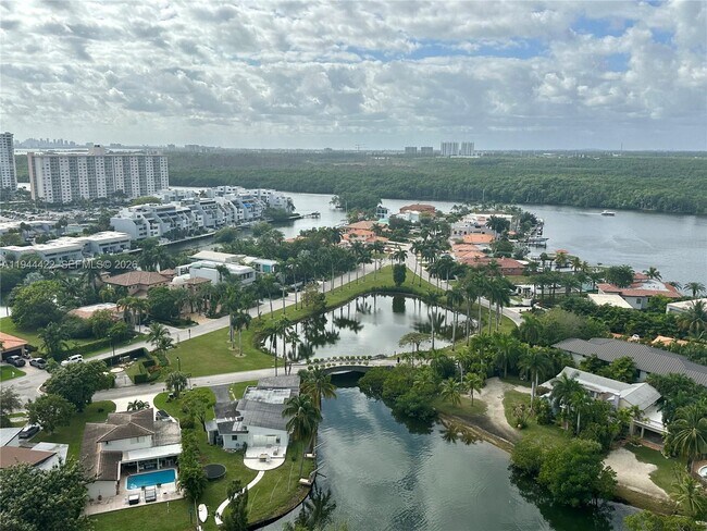 Building Photo - 16500 Collins Ave