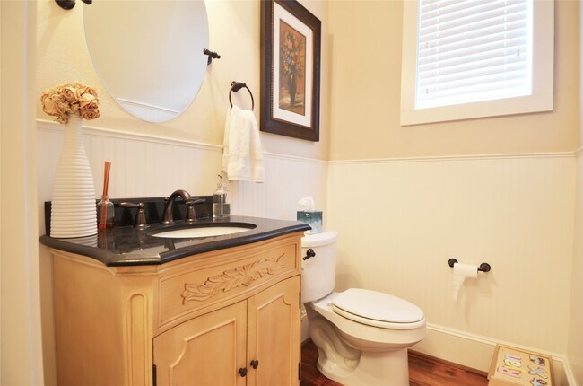 Building Photo - 8610 Ashland Way