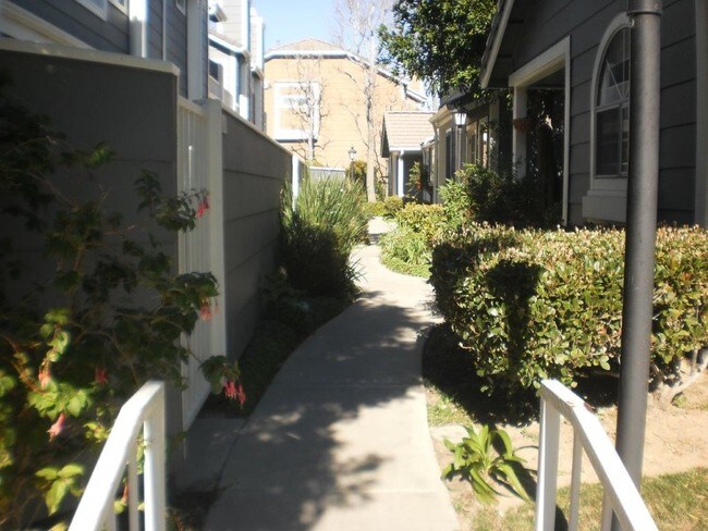 Building Photo - 3938 Cochran St