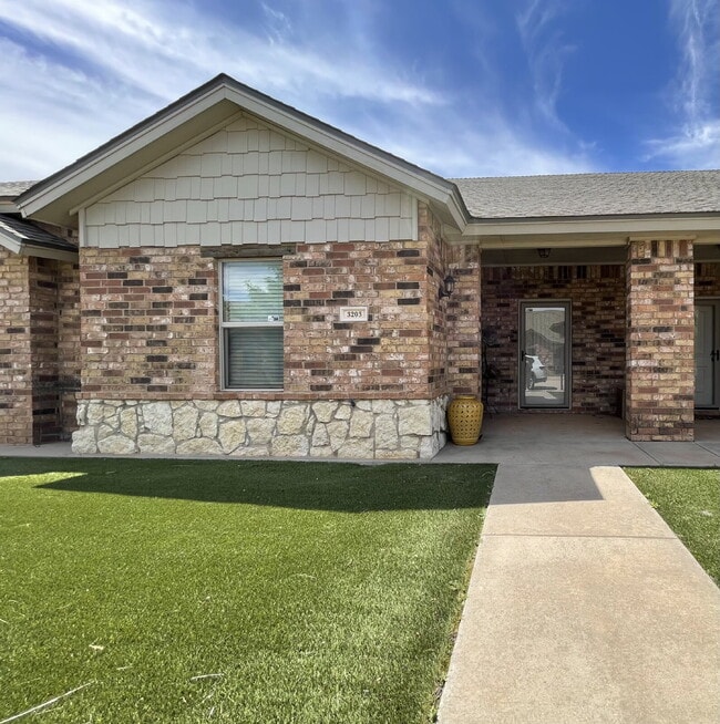 Primary Photo - Cute 3/2/2 townhome in the Lubbock-Cooper ...