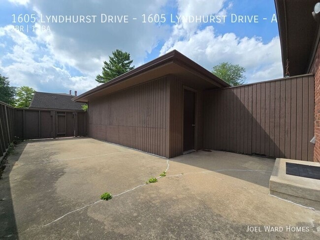 Building Photo - 1605 Lyndhurst Dr