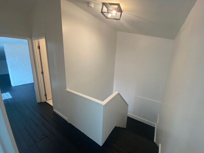 Building Photo - 451 Warner St