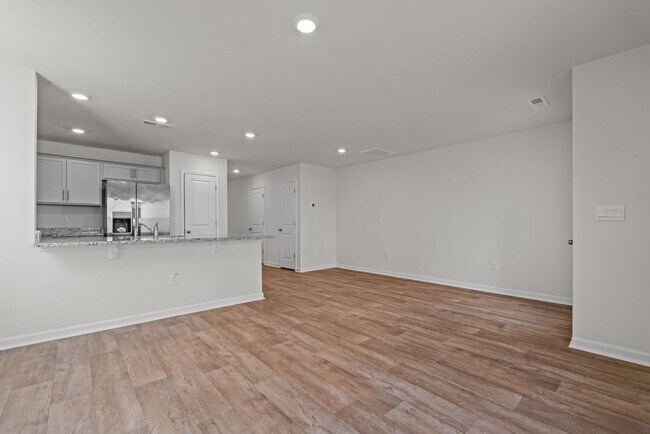 Building Photo - Beautiful new build townhome!