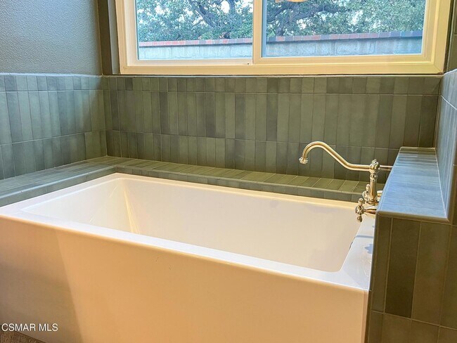 Building Photo - 5630 Hurford Ct