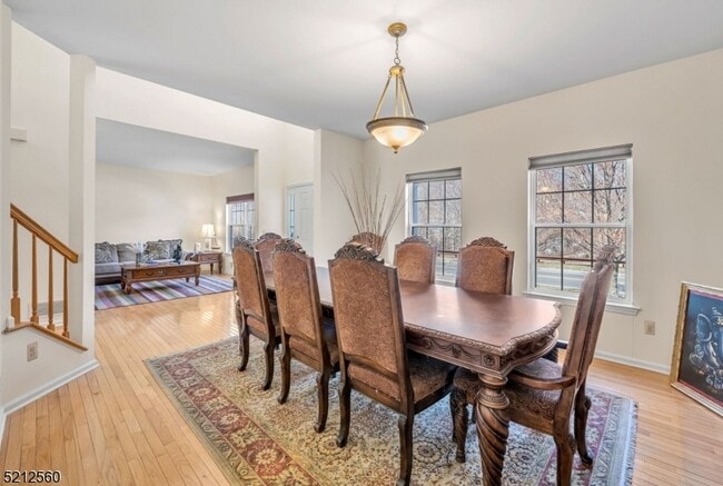 Building Photo - 706 Skyline Dr